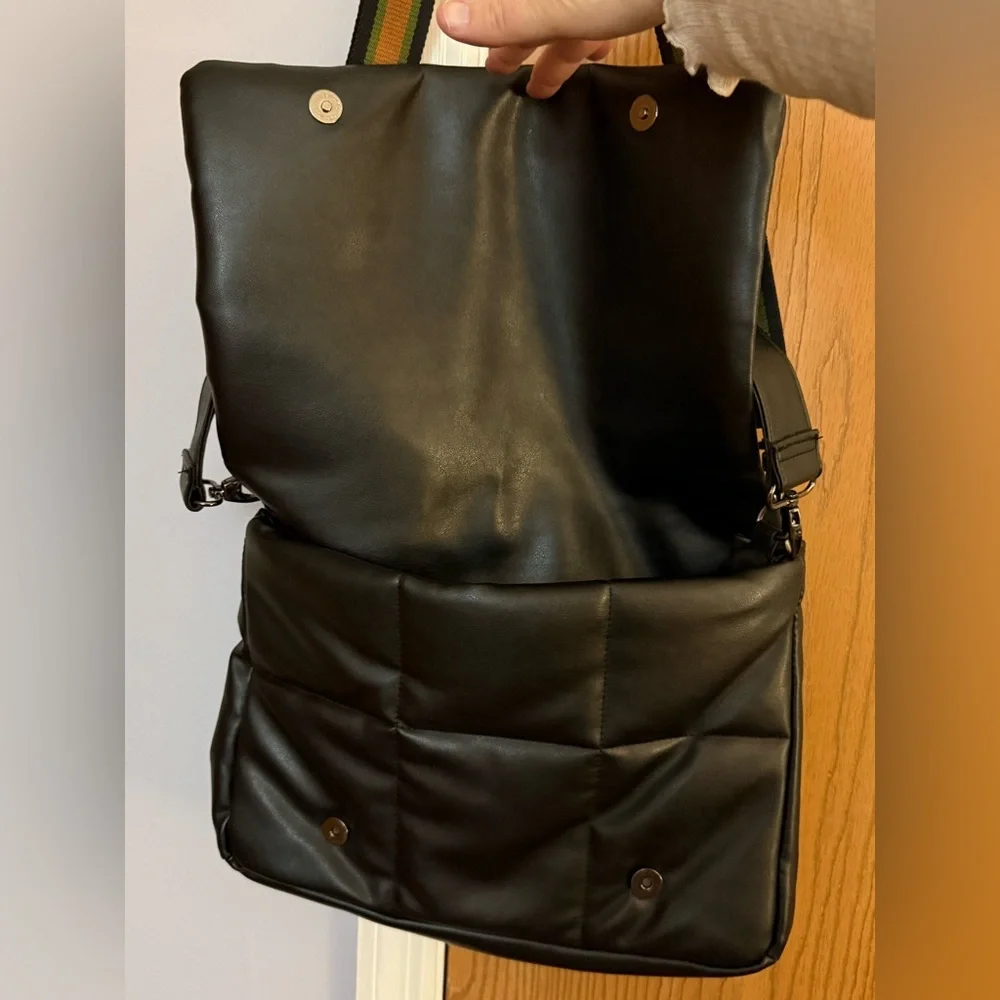 Elegant Black Quilted Messenger Bag